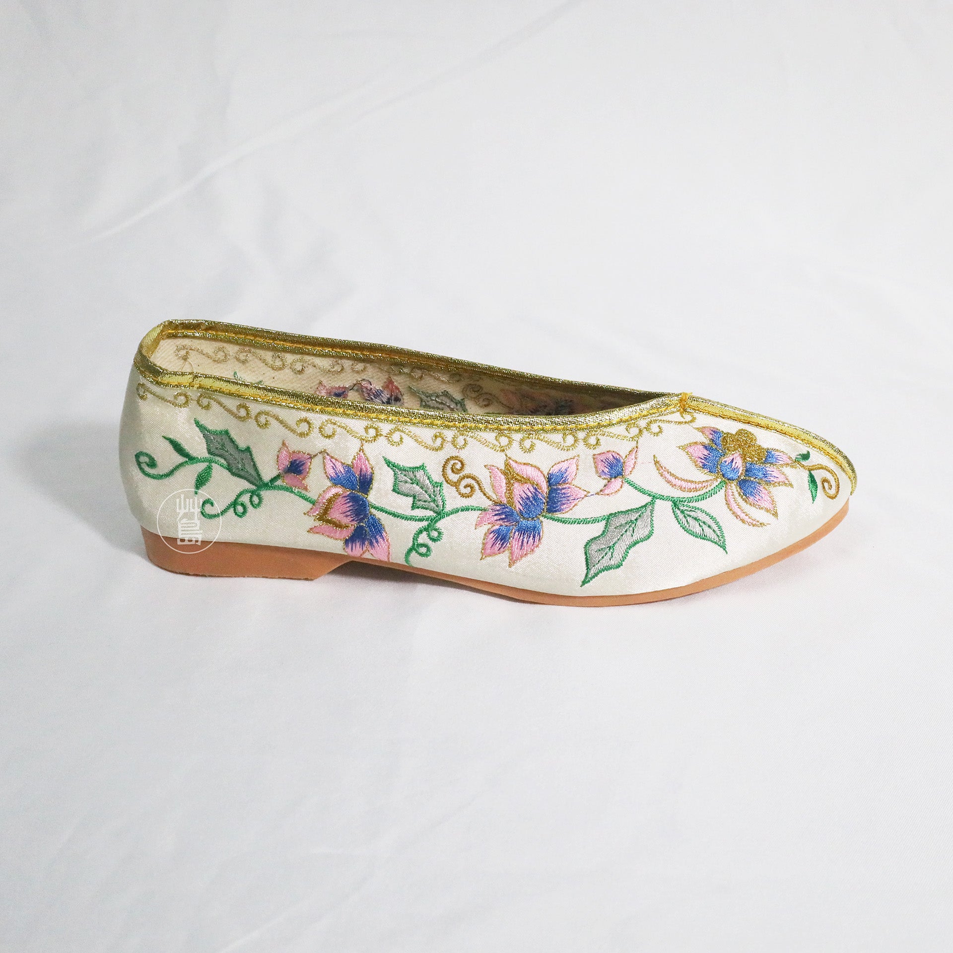 White Lotus Embroidered shoes
